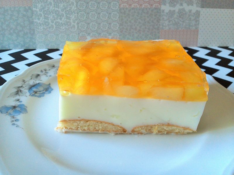 Jogurtowiec z brzoskwiniami na biszkoptach  Jogurtowiec z brzoskwiniami na biszkoptach