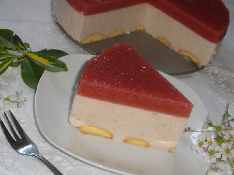 Jogurtowiec z rabarbarową galaretką Jogurtowiec z rabarbarową galaretką