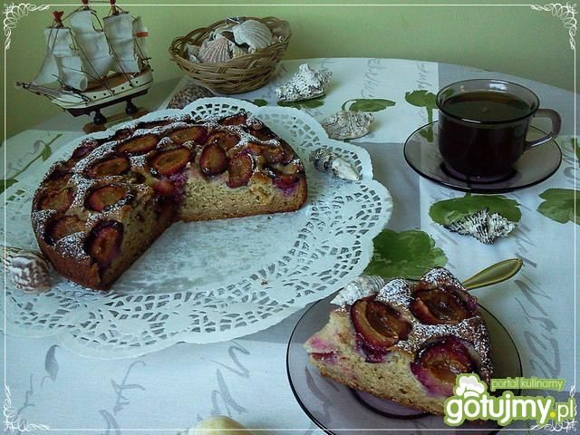 Jogurtowo cynamonowe ciasto ze śliwkami 