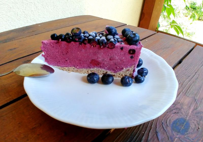 Jogurtowo - jagodowy tort lodowy (w wersji fit) 