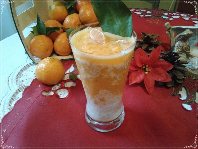 Jogurtowo-makowy koktajl z klementynką 