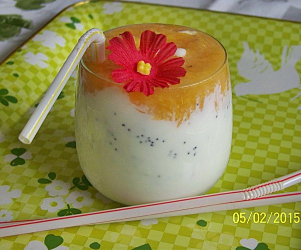 Jogurtowo- miodowy napój z pomarańczą Jogurtowo- miodowy napój z pomarańczą