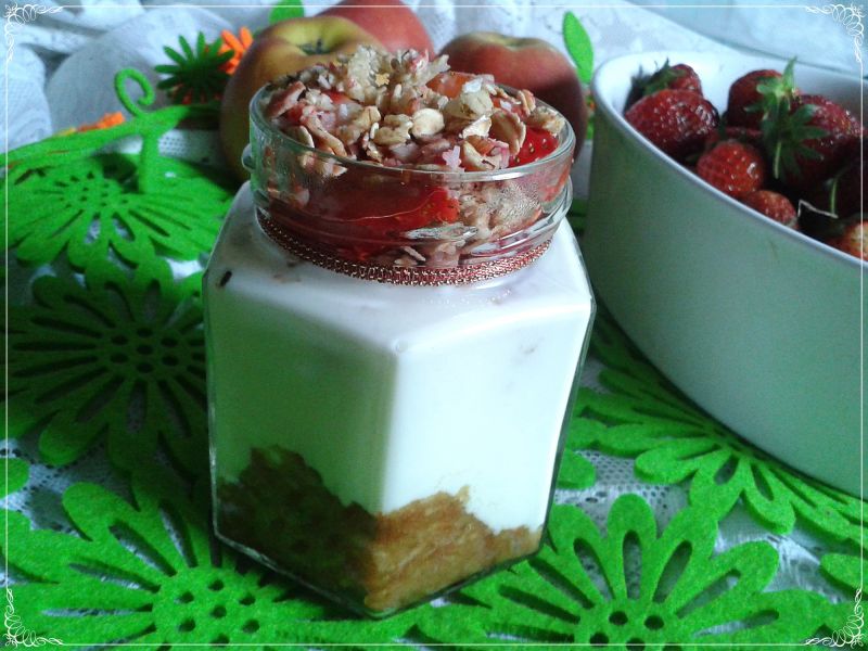 Jogurtowo-słoikowe śniadanie do pracy  Jogurtowo-słoikowe śniadanie do pracy