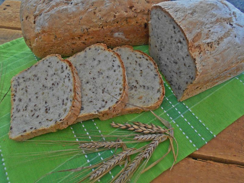 Jogurtowy chleb z kalarepką i siemieniem lnianym Jogurtowy chleb z kalarepką i siemieniem lnianym