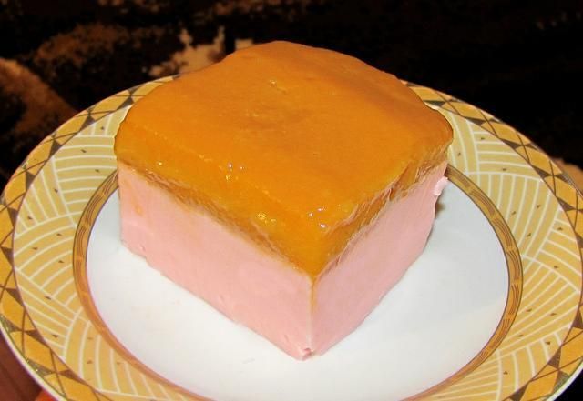 Jogurtowy deserek z musem mango