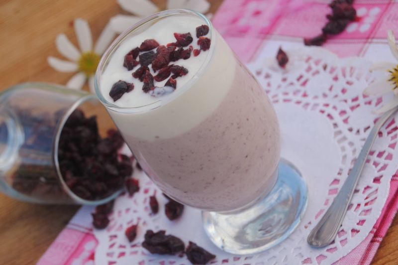 Jogurtowy koktajl z żurawiną Jogurtowy koktajl z żurawiną