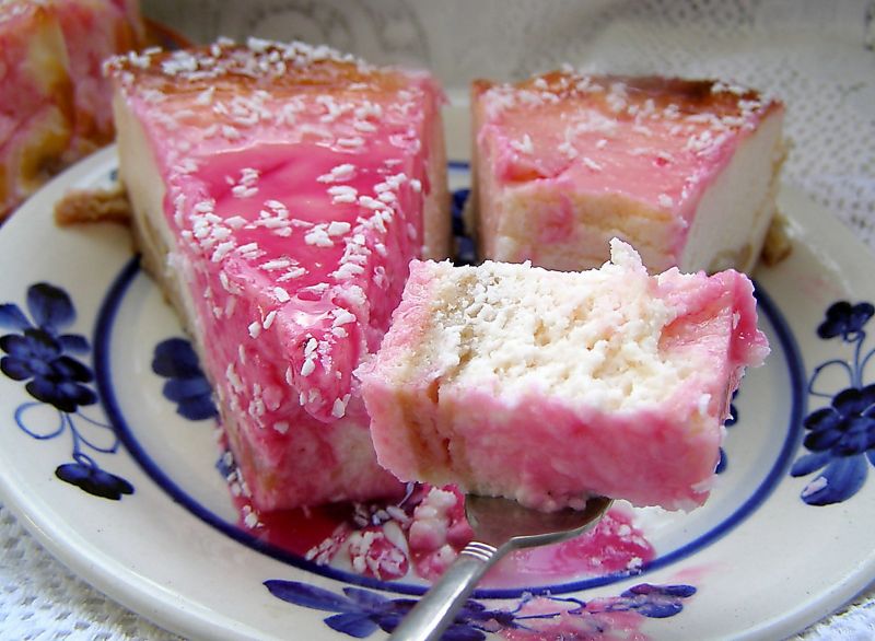 Jogurtowy sernik z lukrem buraczkowym Jogurtowy sernik z lukrem buraczkowym