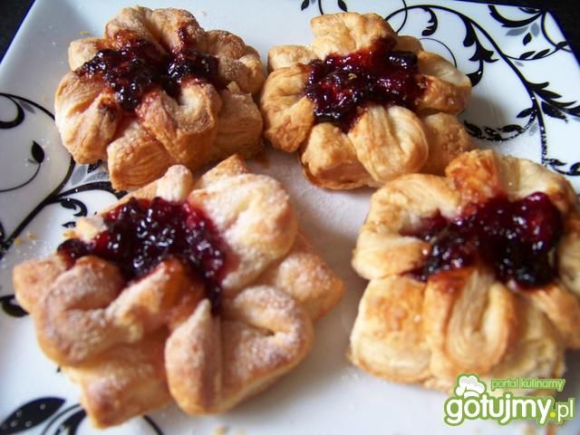 Joulutorttu - fińskie ciasteczka. Joulutorttu - fińskie ciasteczka.
