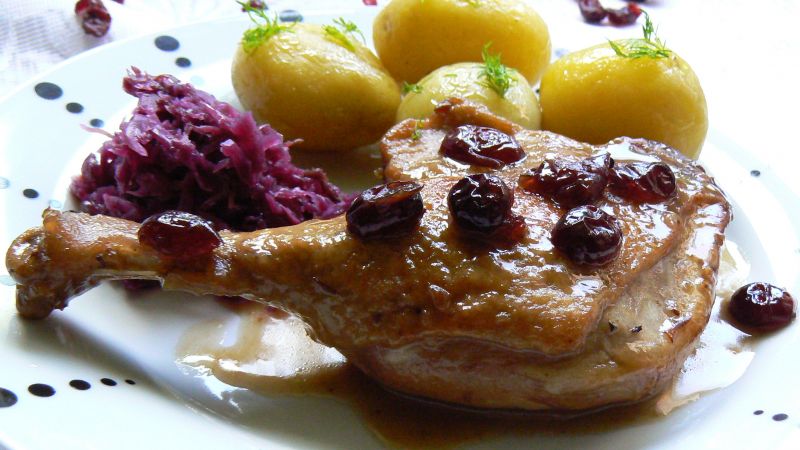 Kacze nóżki z żurawiną