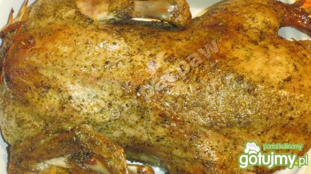 Kaczka faszerowana jabłkiem i pomarańczą