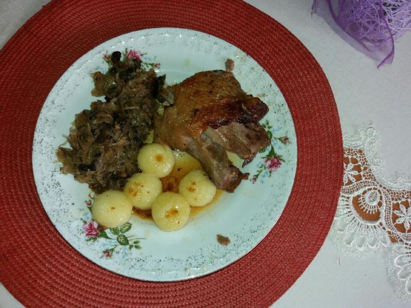 Kaczka pełna owoców