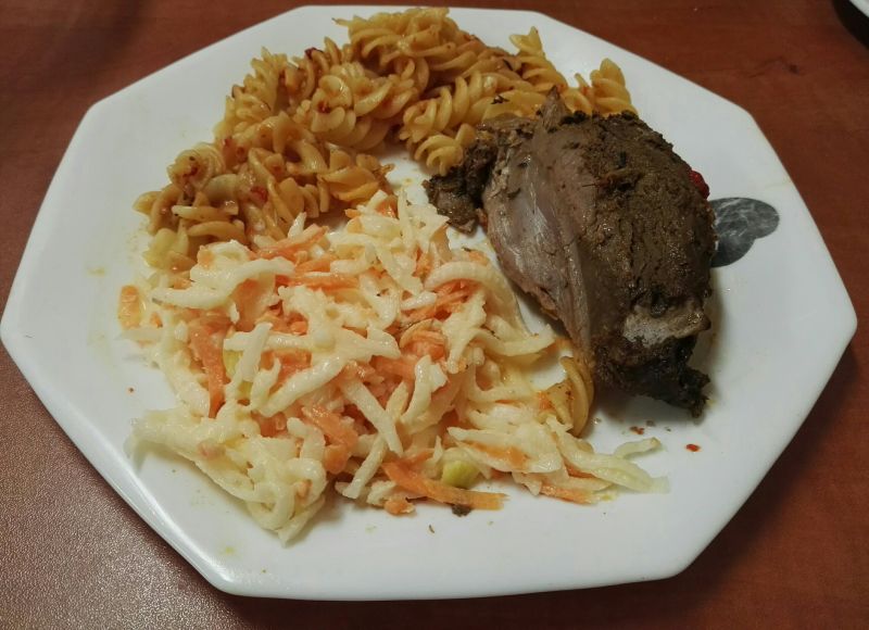 Kaczka pieczona z sosem winnym Kaczka pieczona z sosem winnym