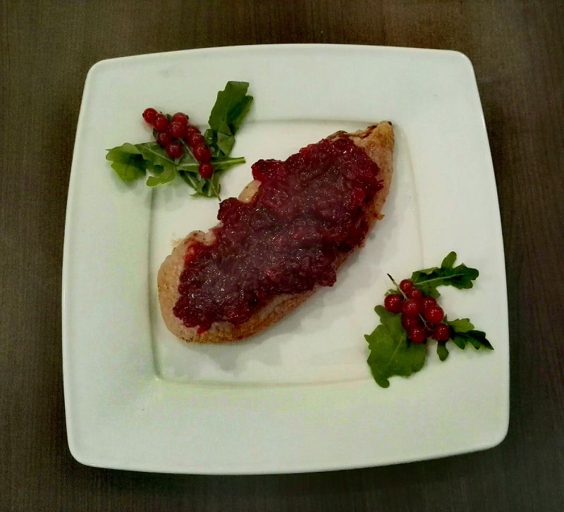 Kaczka w porzeczkowym sadzie