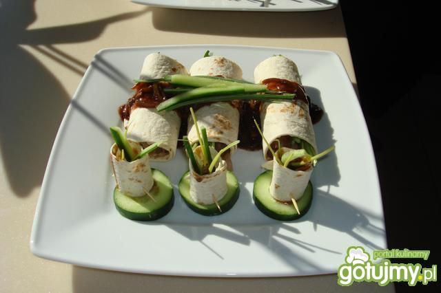 Kaczka w rolkach z tortilli  Kaczka w rolkach z tortilli