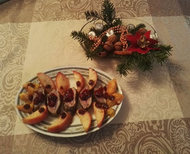 Kaczka w sosie żurawinowo - pomarańczowym Kaczka w sosie żurawinowo - pomarańczowym