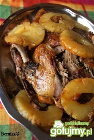 Kaczka z jabłkami i ananasem