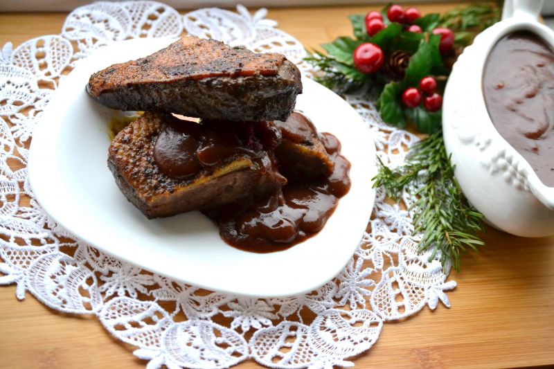 Kaczka z winnym  sosem żurawinowo - śliwkowym