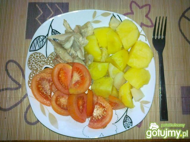 Kaczuszka z ziemniaczkami i surówką