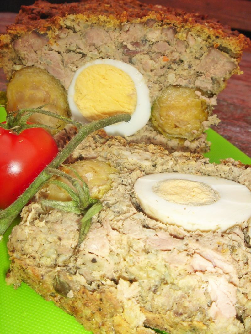 Kaczy klops z jajkiem i brukselką