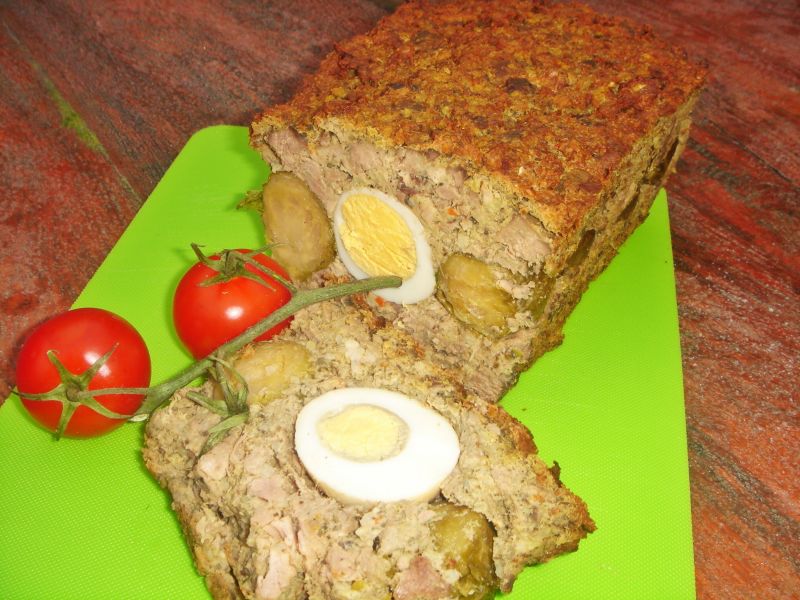 Kaczy klops z jajkiem i brukselką