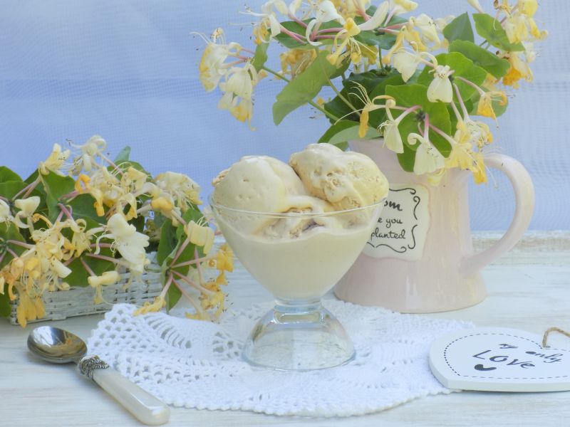 Kajmakowe lody na serku mascarpone