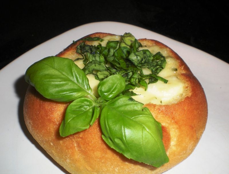 Kajzerka z mozzarellą i pomidorem Kajzerka z mozzarellą i pomidorem