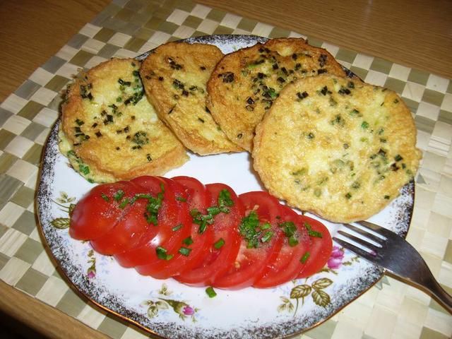 Kajzerki jajeczno-szczypiorkowe Kajzerki jajeczno-szczypiorkowe