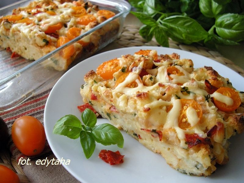 Kajzerkowy pudding z serem i salami  Kajzerkowy pudding z serem i salami