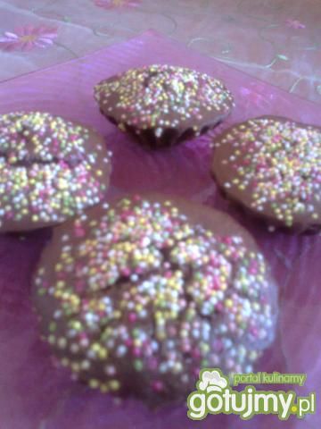 Kakaowe babeczki z kolorową posypką 