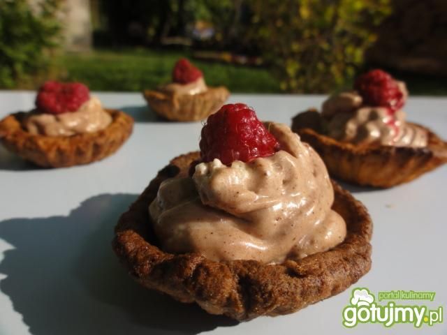 Kakaowe babeczki z malinami  Kakaowe babeczki z malinami