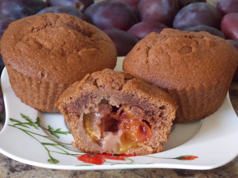 Kakaowe babeczki ze śliwkami Kakaowe babeczki ze śliwkami