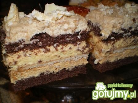 Kakaowe ciasto przekładane kremem