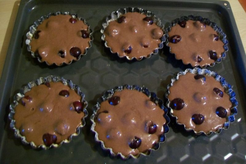 Kakaowe clafoutis z czereśniami w wersji mini