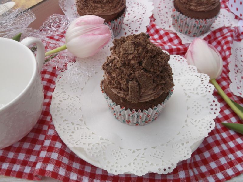 Kakaowe muffinki z mlekiem w proszku i wafelkiem 