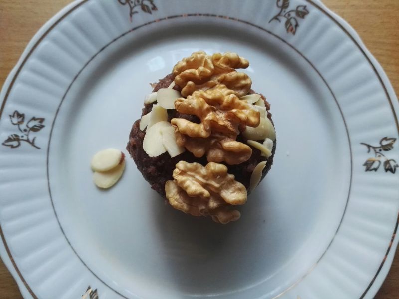 Kakaowe muffinki z orzechami i migdałami Kakaowe muffinki z orzechami i migdałami