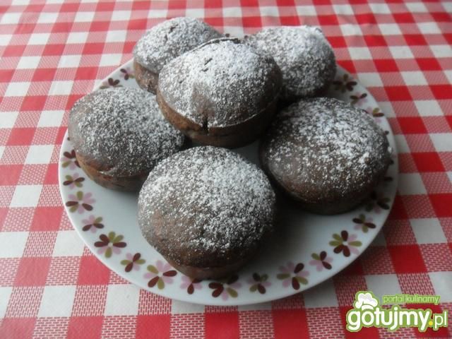 Kakaowe muffiny nadziewane serem