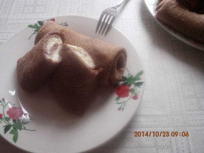 Kakaowe naleśniki z budyniem Kakaowe naleśniki z budyniem