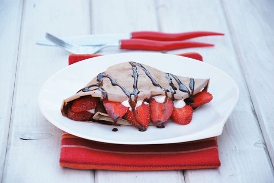 Kakaowe naleśniki z truskawkami