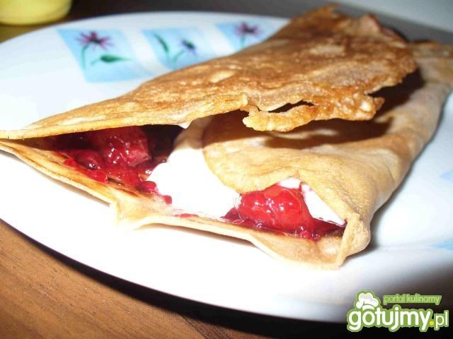 Kakaowe naleśniki z wiśniami