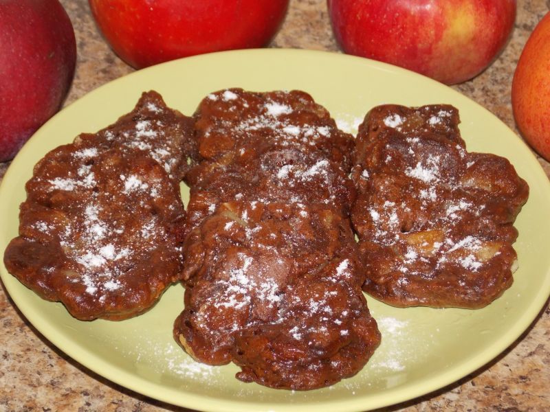 Kakaowe racuchy z jabłkami