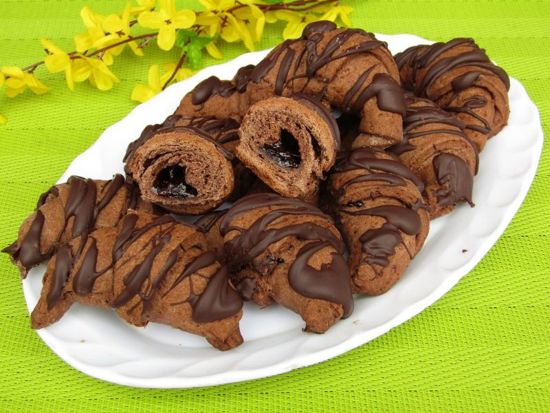 Kakaowe rogaliki z powidłami