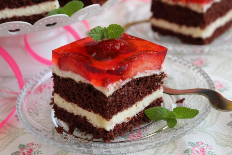 Kakaowy biszkopt z truskawkami Kakaowy biszkopt z truskawkami
