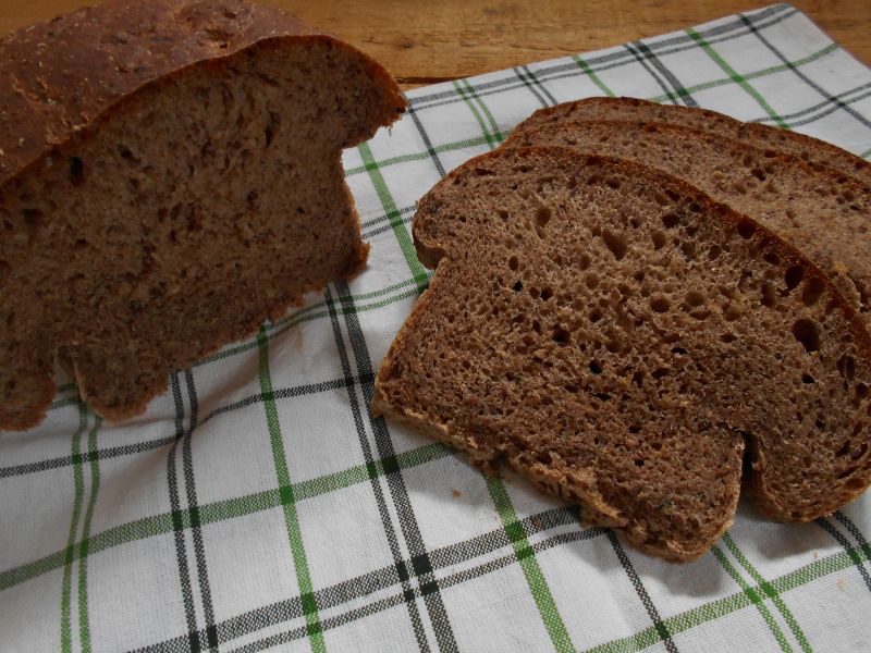 Kakaowy chleb z cukinią i siemieniem lnianym