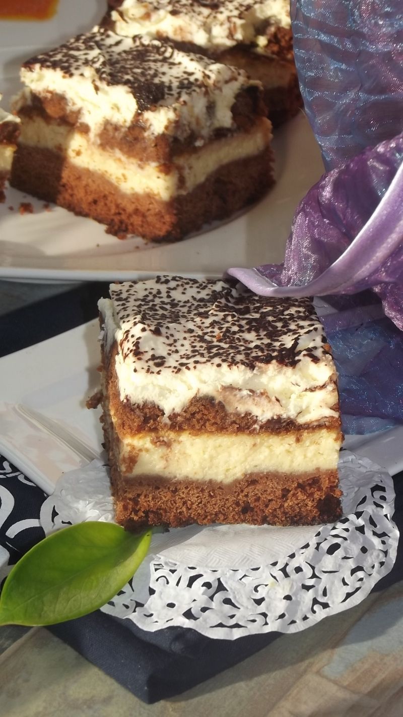 Kakaowy sernik z bitą śmietaną 