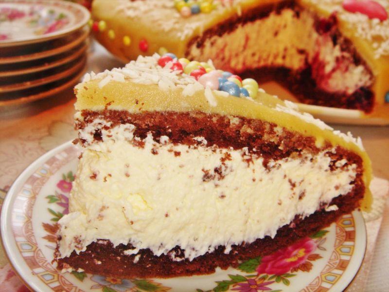Kakaowy tort urodzinowy z kremem mascarpone