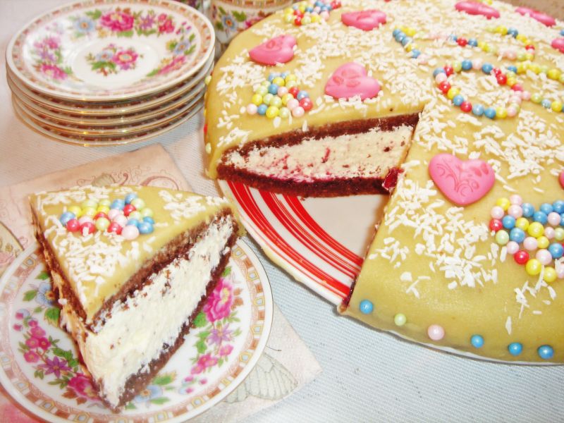 Kakaowy tort urodzinowy z kremem mascarpone