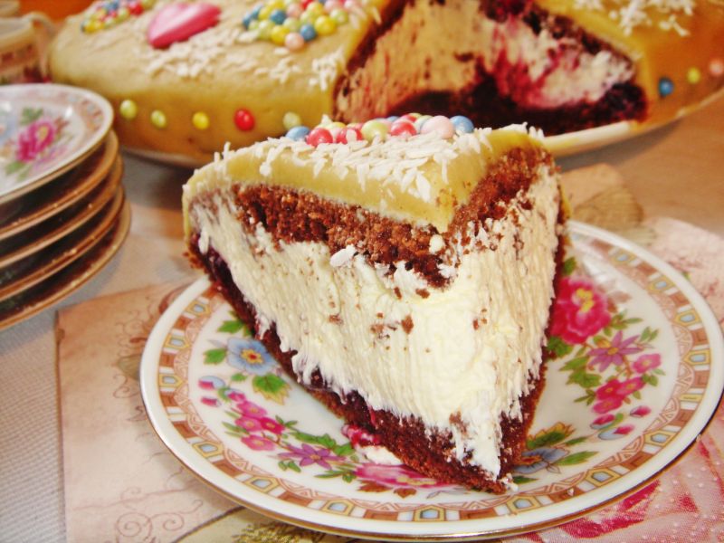 Kakaowy tort urodzinowy z kremem mascarpone