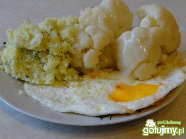 Kalafior na parze z jajkiem sadzonym