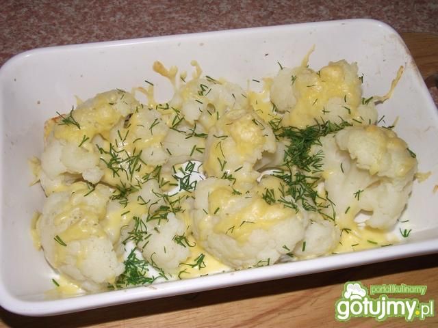 Kalafior pod serową pierzynką z koprem  Kalafior pod serową pierzynką z koprem