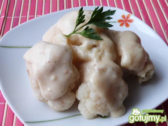 Kalafior w śmietanowo-czosnkowym sosie  Kalafior w śmietanowo-czosnkowym sosie